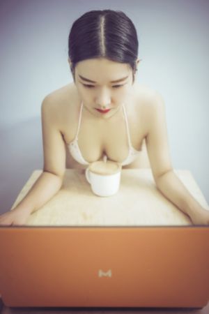 欧亚精品久久久久久久自慰av_最新国语全集在线
